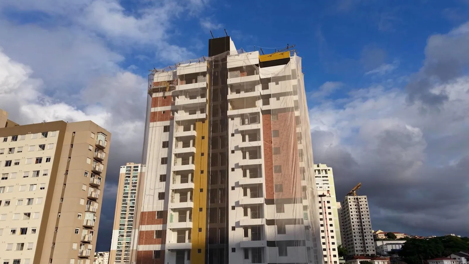 Quanto custa filmagem de obra com drone: fatores do preço